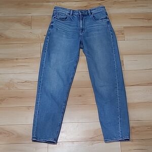 American Eagle women's size 2 Mom jeans with a 27" inseam